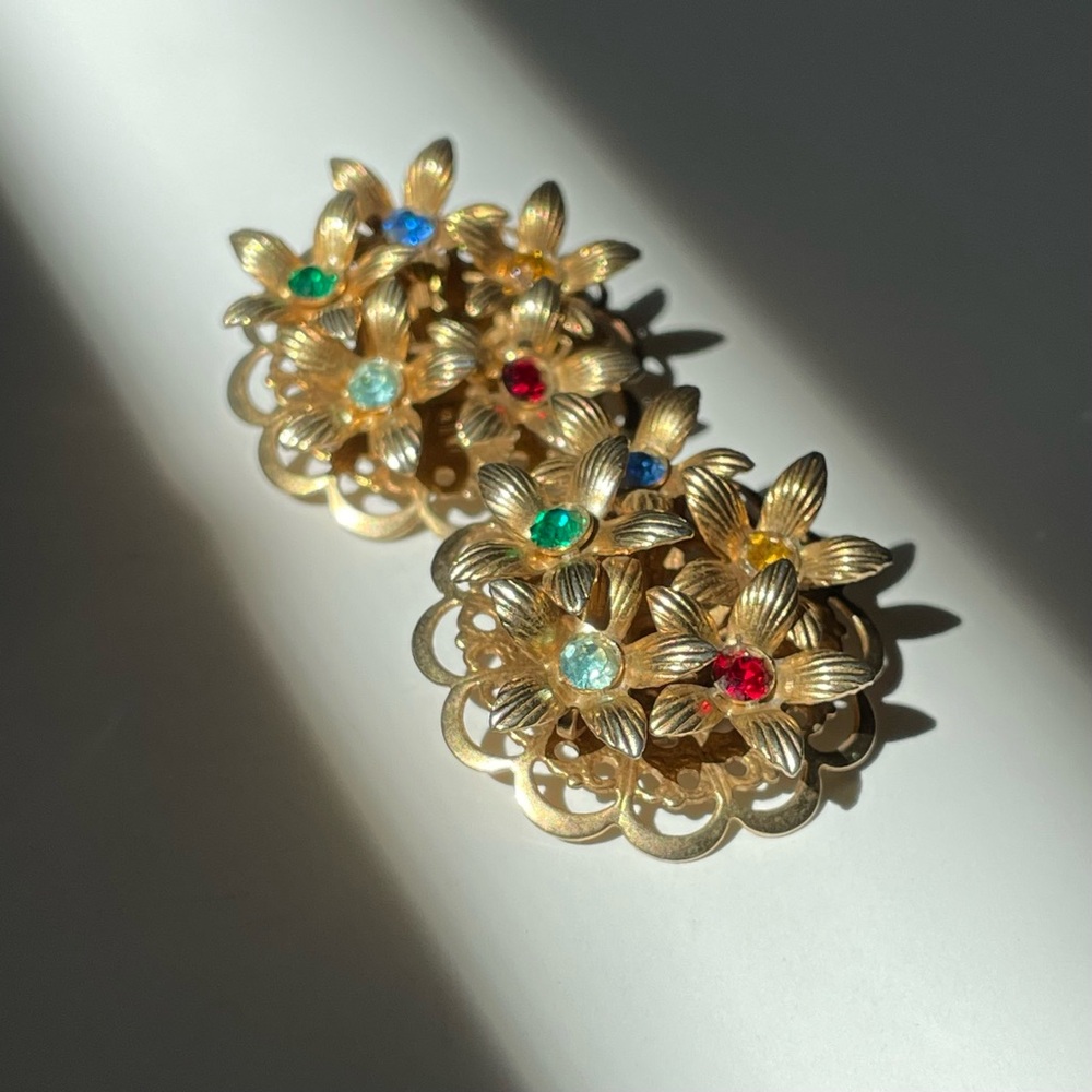 Vintage goldtone 3D floral cluster filigree clip earrings multicolor rhinestones
